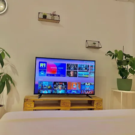 Lucas Oasis * Τίρανα